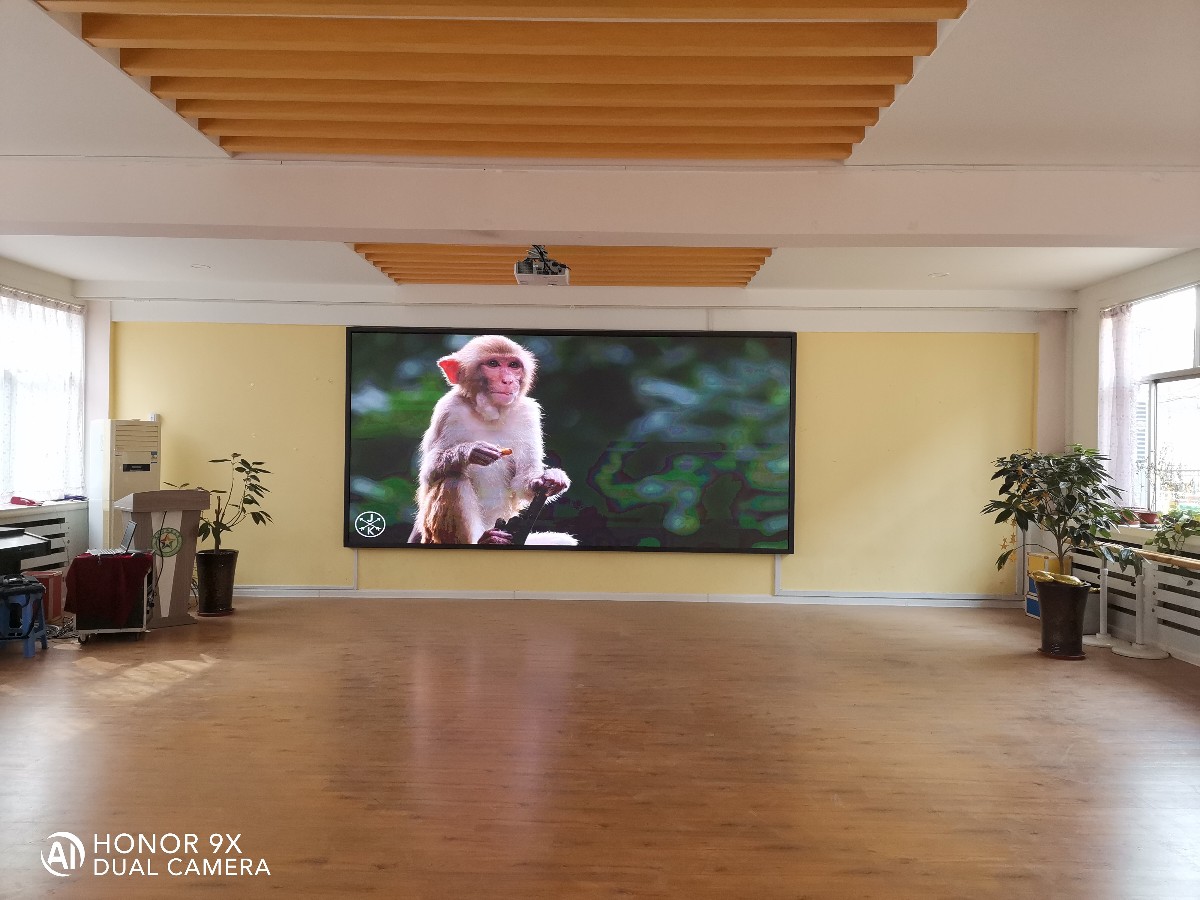 濰坊市某學(xué)校室內(nèi)全彩屏完工，抗擊疫情，做好防護(hù)！